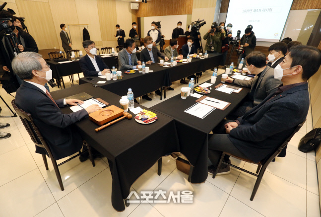 [포토]리그 개막 일정 결정할 KBO 이사회