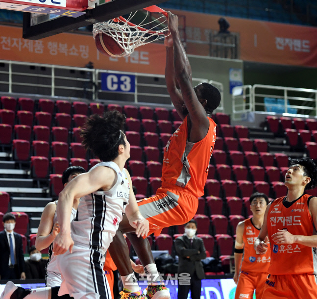 [포토] 전자랜드 심스, 호쾌한 덩크!