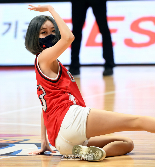 [포토] 치어리더 서현숙 '섹시 눈빛'