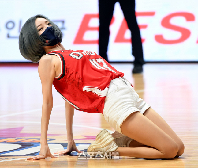[포토] 치어리더 서현숙 '유연하게'