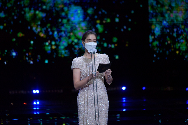 [2020 KBS 연기대상] 이민정, 여자 최우수상 "꿈꿀 수 있는 한해 되길"