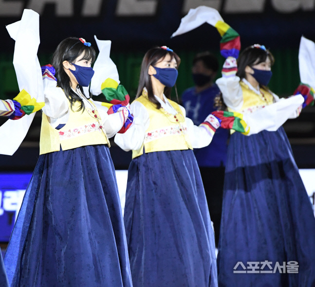 [포토] 삼성 치어리더, 새해엔 더 건강하세요~