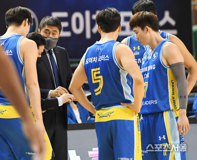 [포토] 삼성 이상민 감독, 변화가 필요해...
