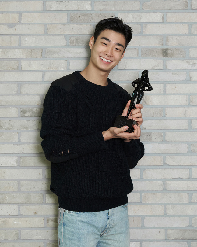 모델 임지섭, 2020 무신사 어워즈에서 '남자모델상' 수상해