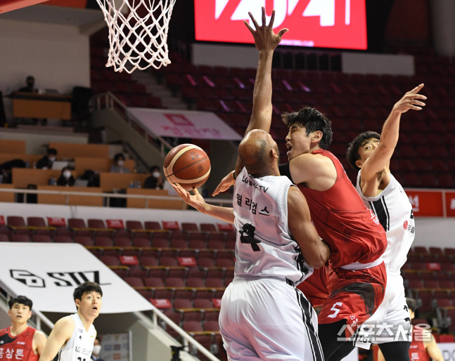 [포토] KGC 변준형, 과감한 돌파와 슛!