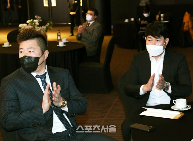 [포토] 양의지-최형우, \'올해의 상\'에 참석했습니다~