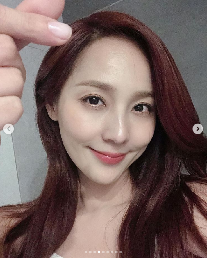 '韓올리비아 핫세→시청률 여왕' 유진, 화장실 셀피가 이 정도![★SNS] 