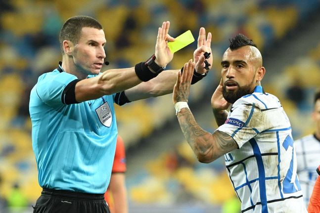 "인테르서 기복은 허용하지 않아"…콘테, MF 비달 공개 비판