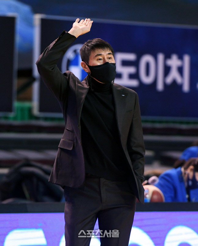 [포토] 작전 지시하는 이상민 감독