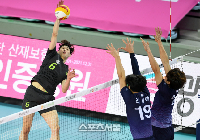 [포토]현대캐피탈 김선호의 오픈 공격