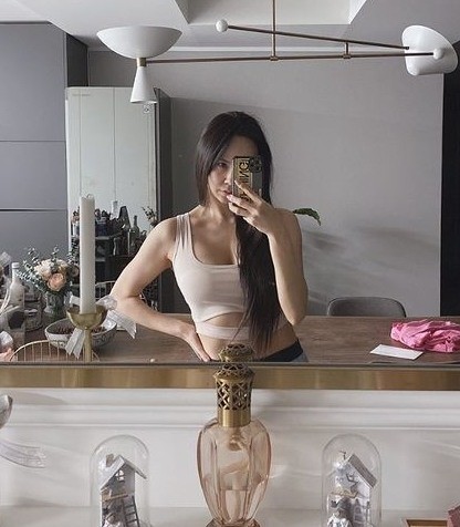 "지방이 붙어도 이 정도?" 김지우, 홈트 인증샷 [★SNS]