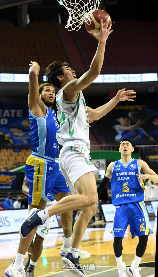 [포토] 이준희 '날렵한 레이업슛'