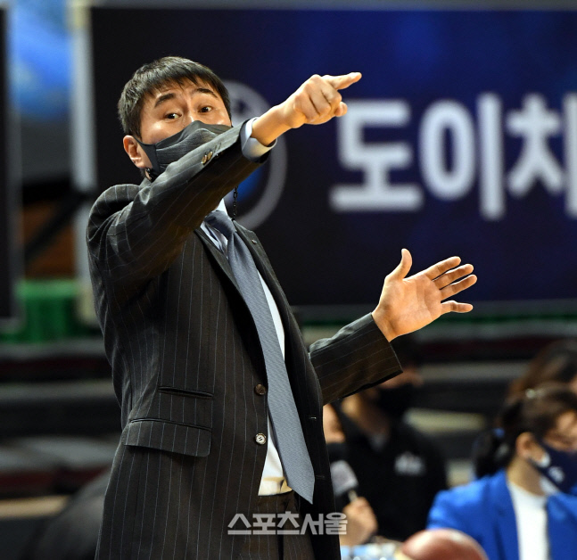 [포토] 작전 지시하는 이상민 감독