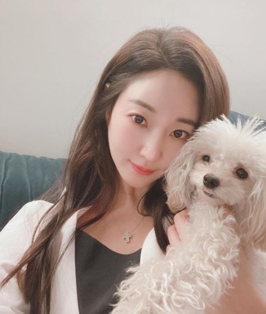 '이 구역 청순미인' 김사랑, 애견과 '러블리' 인증샷 [★SNS]