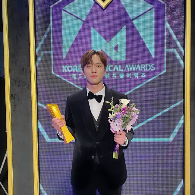 이준영, '제5회 한국뮤지컬어워즈' 신인상 수상…"성장하는 배우 될 것"