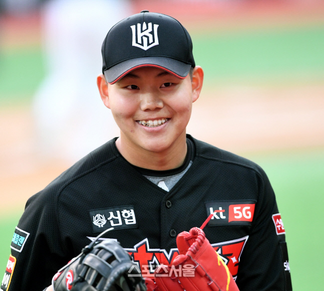 이정후-강백호-소형준 연봉 대박 레이스 '선배 기록은 내가 깬다'