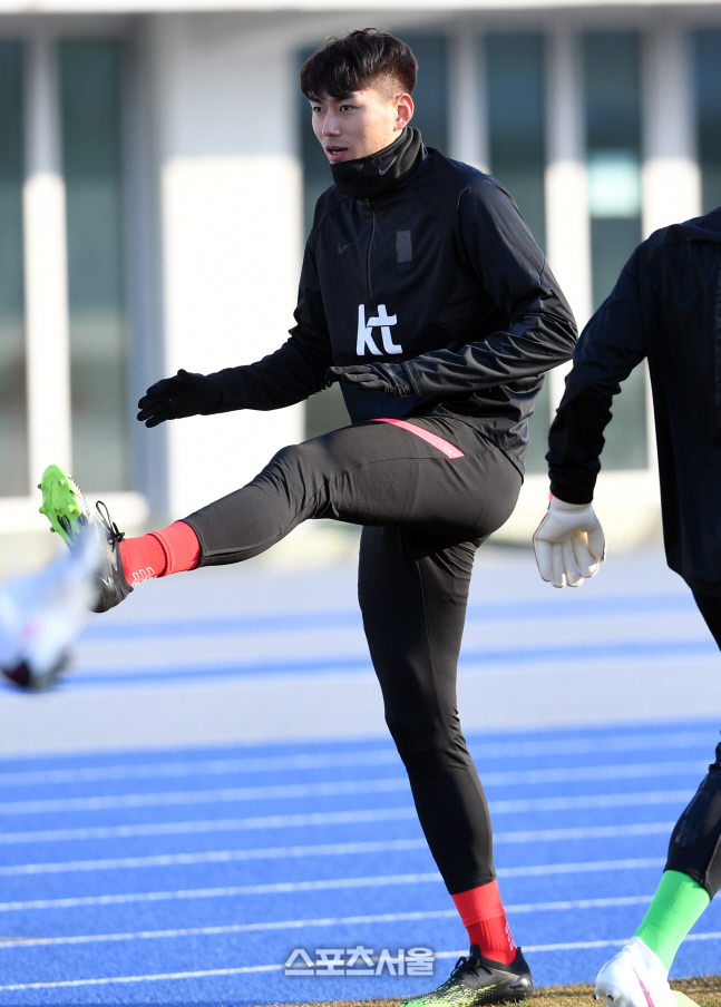 [포토]몸푸는 올림픽대표팀 주장 정태욱