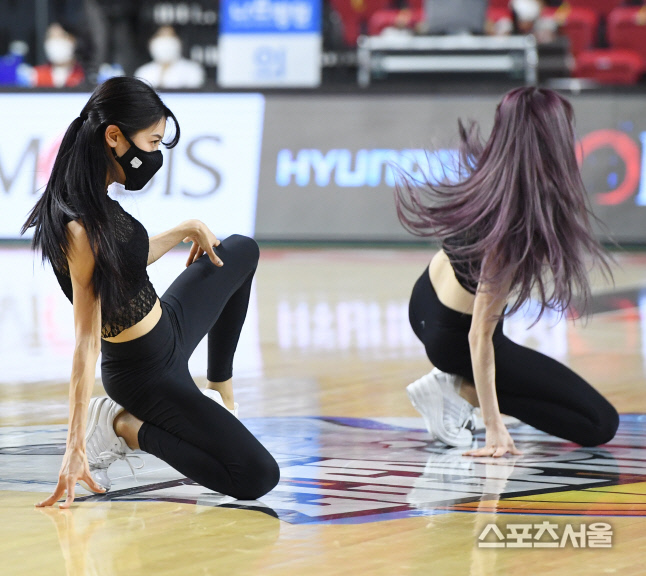 [포토] 전자랜드 치어리더, 정열의 응원전!