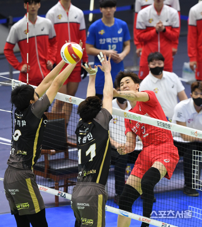 [포토] 한국전력 박철우, 매서운 스파이크!