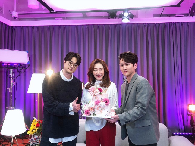 김수찬X주현미, '사랑만 해도 모자라' 라이브 무대 공개하며 컴백