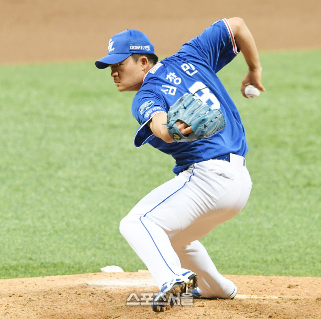 [포토] 삼성 심창민 복귀, 여전히 역동적인 투구 모션!