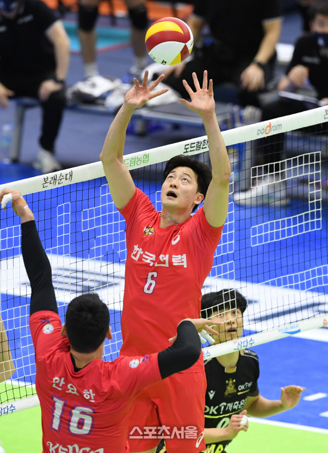 [포토] 한국전력 황동일, 속공?