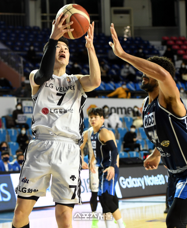 [포토] 박병우 '과감한 슛'