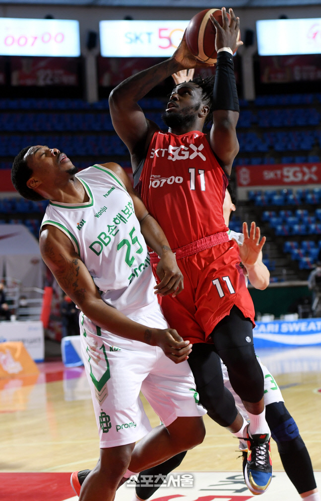 [포토] 워니 '과감한 슛'