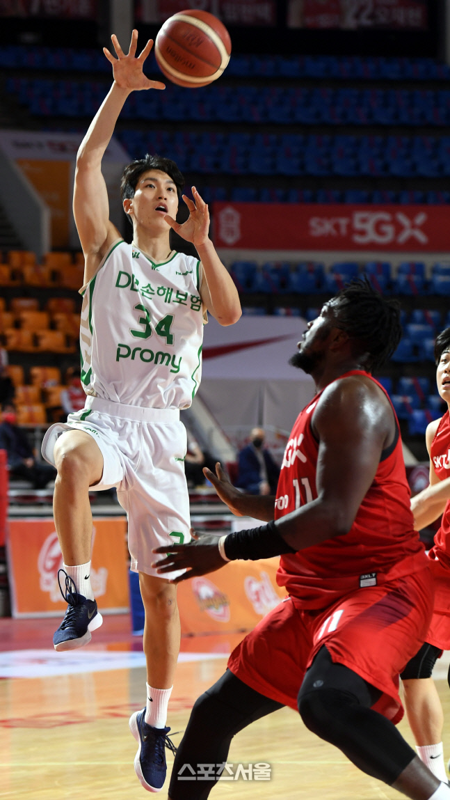 [포토] 이준희 '옆으로 돌리자'