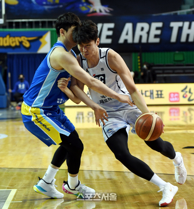 [포토] 송교창 '과감한 돌파'