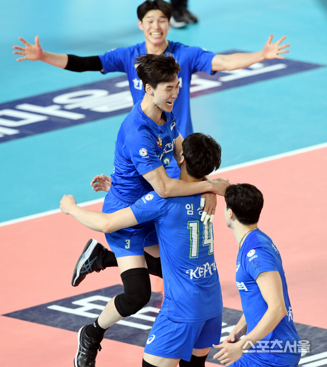 [포토] 한국전력 박철우, 분위기 띄우는 포효!