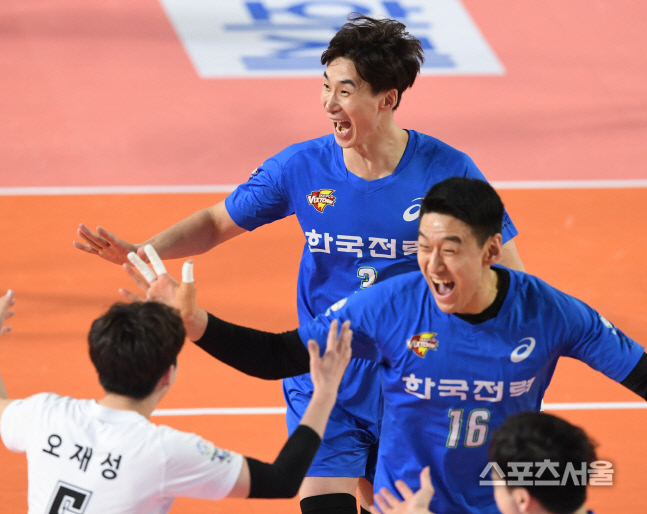 [포토] 한국전력 박철우, 승부는 5세트에서!