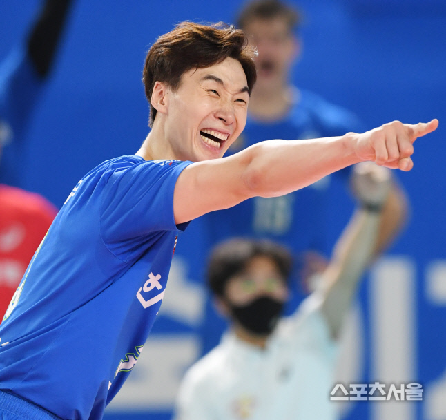 [포토] 한국전력 박철우, 수비 보소~