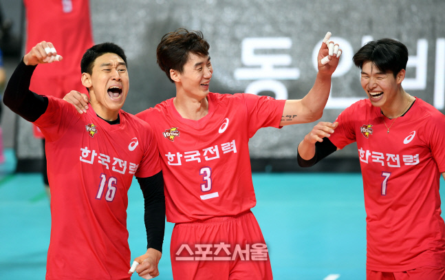 [포토] 안요한-박철우-이시몬 '승리가 보인다'