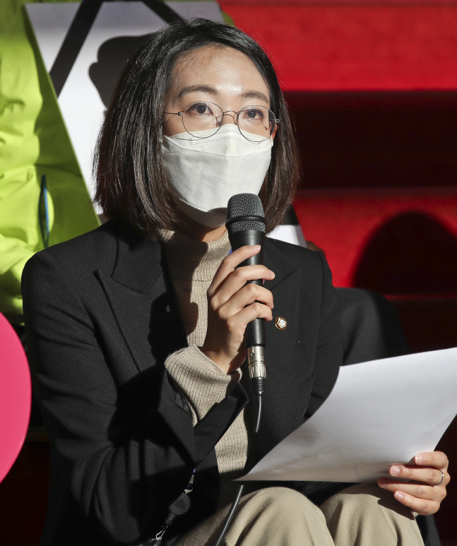 발언하는 장혜영 의원