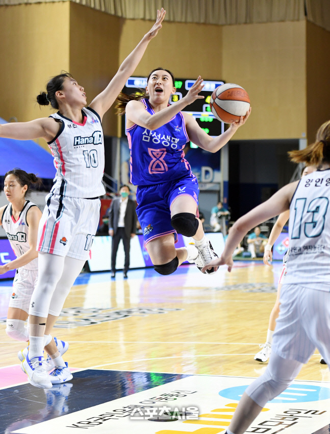 [포토]삼성생명 이주연, 높게 점프해서...