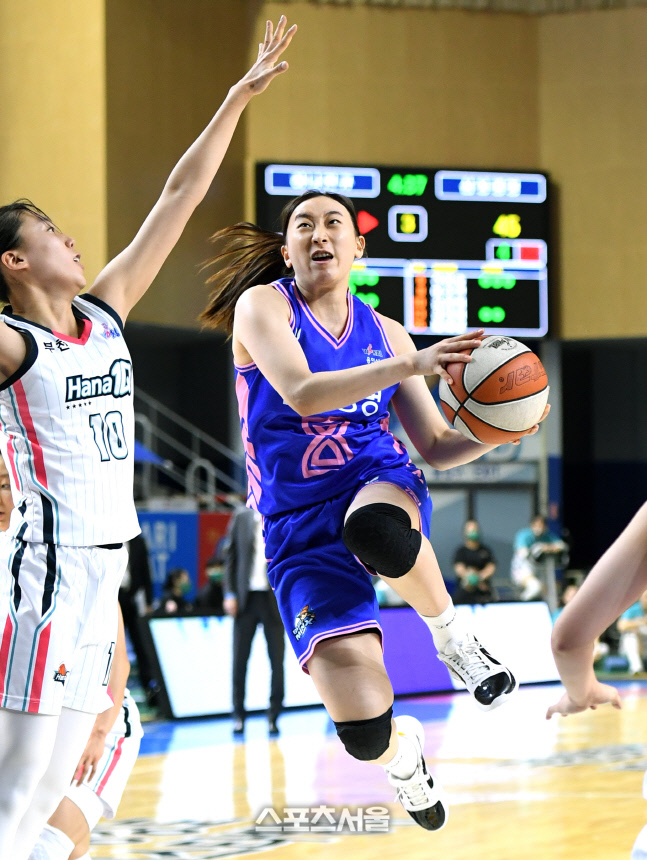 [포토]삼성생명 이주연, 저돌적으로!