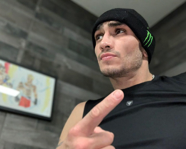 포이리에를 저격한 토니 퍼거슨, "꼬마, 나를 이겨야 진정한 챔피언이야!"