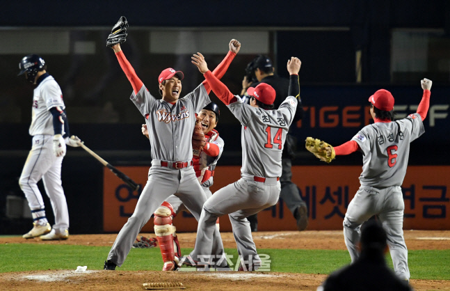 SK와이번스 구단 가치 1000억원…신세계그룹 1352억원에 인수