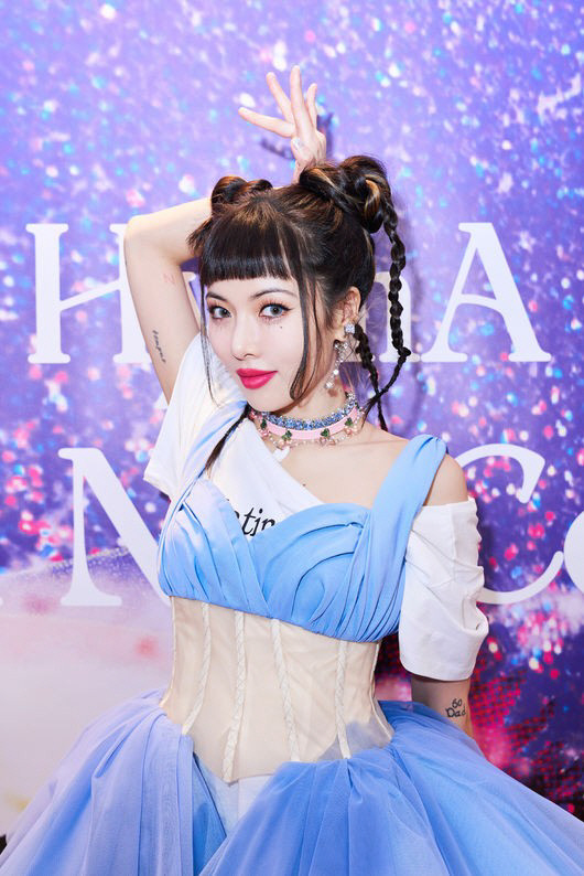 "무대 그리웠다" 현아, 던·싸이 지원사격 속 '암 낫 쿨'로 컴백[종합]