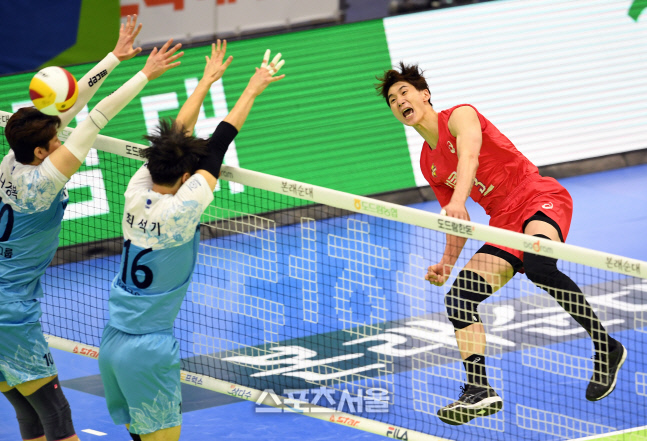 [포토]힘차게 공격하는 한국전력 박철우