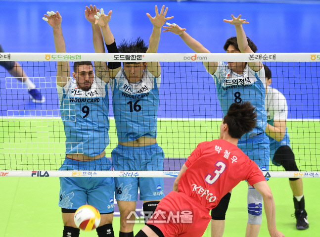 [포토]박철우의 공격 막아내는 알렉스