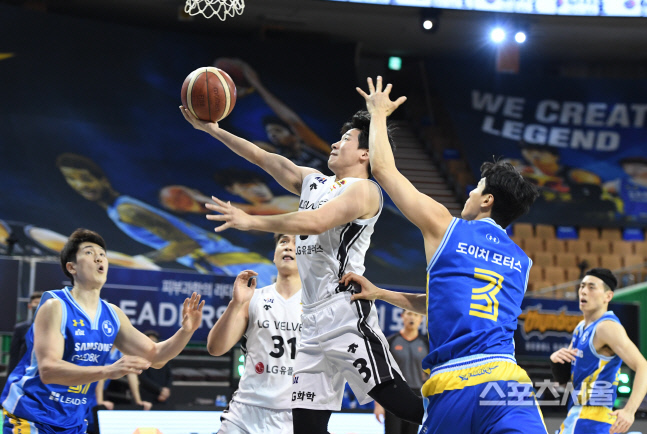 [포토] LG 박경상, 과감한 돌파에 이은 슛!