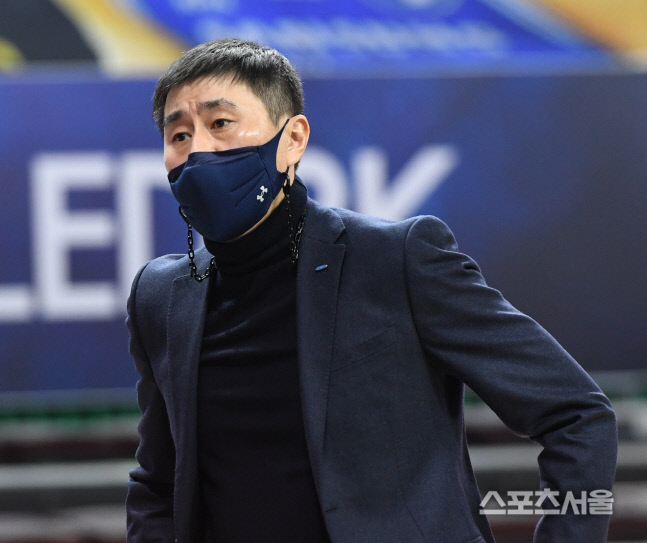 [포토] 삼성 이상민 감독, 아무래도 판정이...