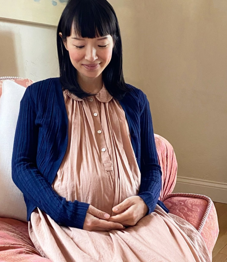 '정리의 아이콘' 곤도 마리에, "세 아이의 엄마가 됩니다" 임신 발표