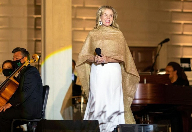 [클래식톡] 세계적인 소프라노 르네 플레밍, 미국 46대 대통령 조 바이든의 취임식에서 슈베르트의 '아베마리아' 불러