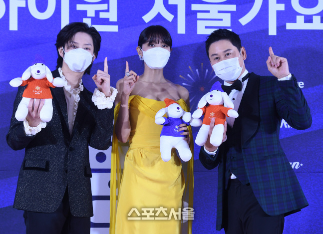 [포토] MC 김희철-수영-신동엽 '하이원 서울가요대상 시작합니다'