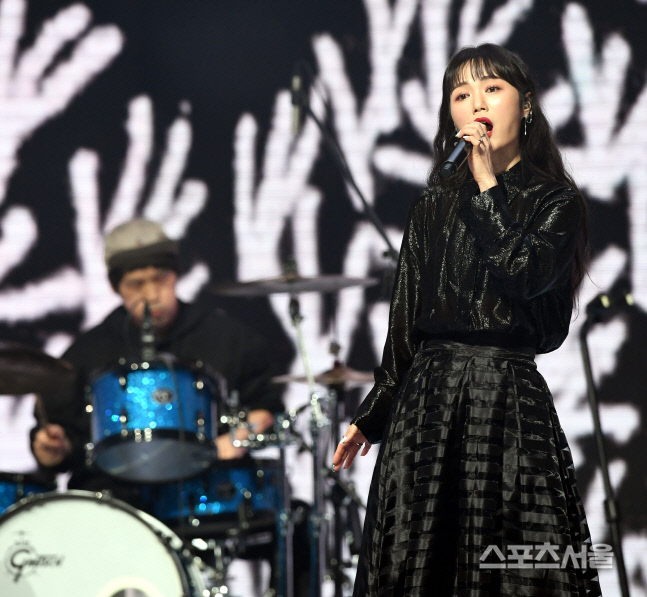 [포토] 서울가요대상 이나래,  가슴을 뚫는 목소리!
