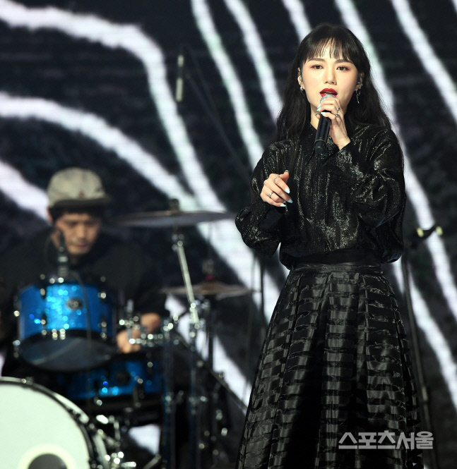 [포토] 이날치 이나래, 시원한 곡조!