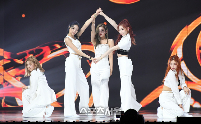 [포토]있지, 올 화이트로 아름답게!(서울가요대상)